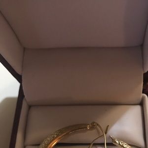 10 Karat gold earring oval hoop earrings.